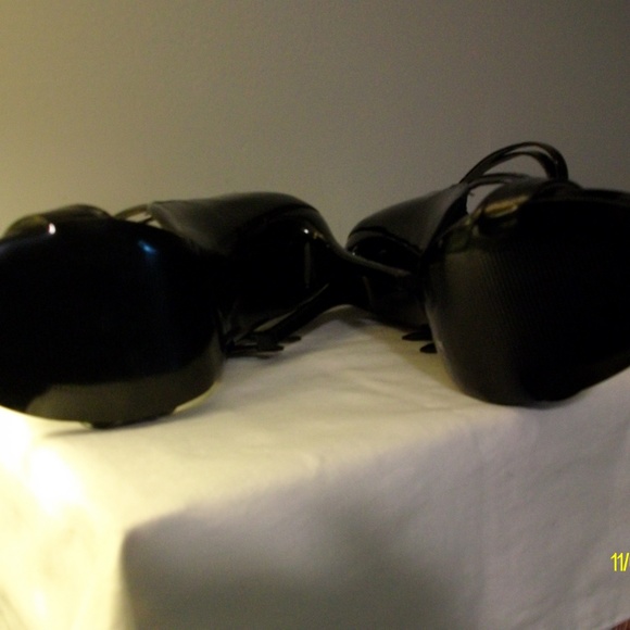 LEL ....Long Elegant Legs - Picture 3 of 6